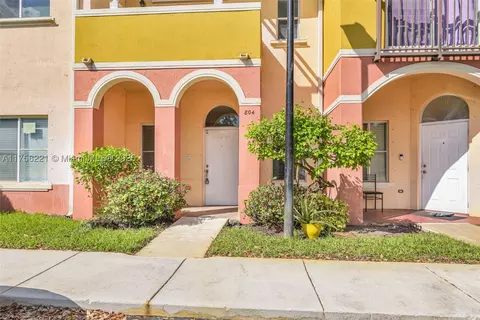 804 N Santa Catalina Cir, North Lauderdale, FL 33068