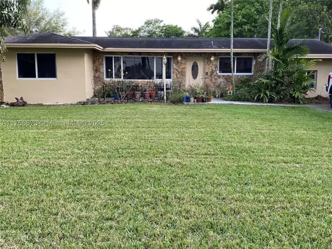 160 NW 158th St, Miami, FL 33169