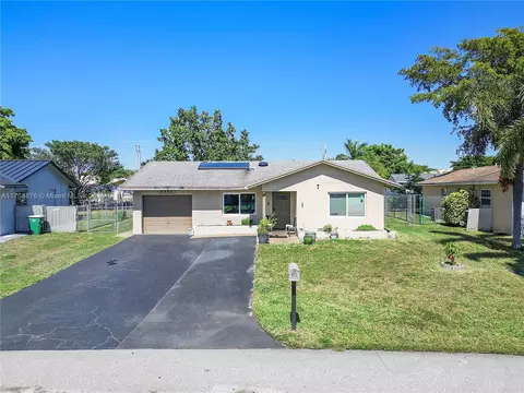 9905 NW 71st St, Tamarac, FL 33321