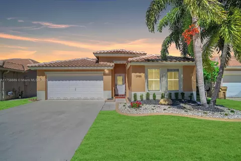13985 S Cypress Cove Cir, Davie, FL 33325