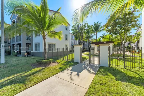 6831 SW 44th St #112, Miami, FL 33155