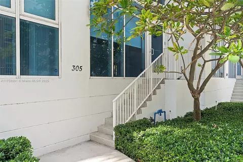 2020 N Bayshore Dr #TH 104, Miami, FL 33137