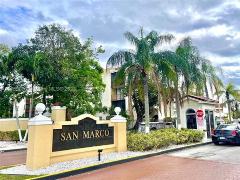 8850 Fontainebleau Blvd #404, Miami, FL 33172