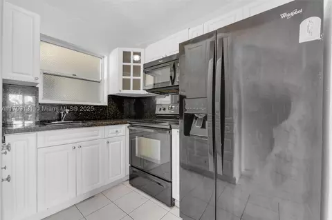 1225 W 30th St #21, Hialeah, FL 33012