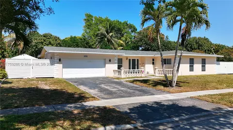 6735 SW 6th St, Margate, FL 33068