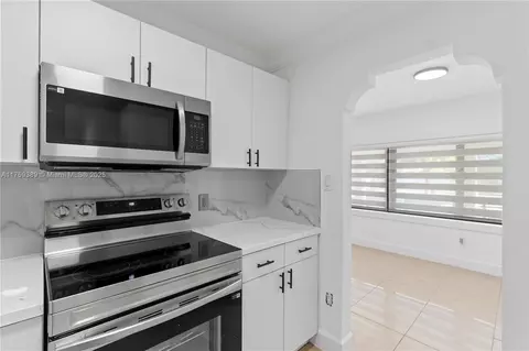 Kitchen - 501 E 33rd St, Hialeah, FL 33013 photo 4 of 4