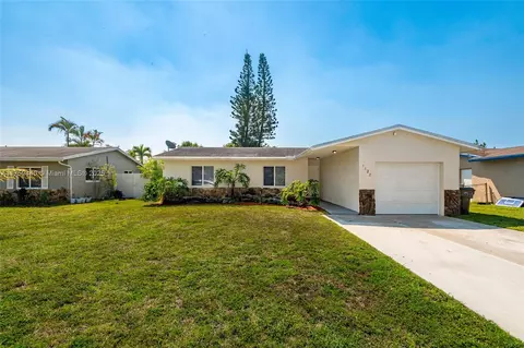 7522 SW 8th St, North Lauderdale, FL 33068