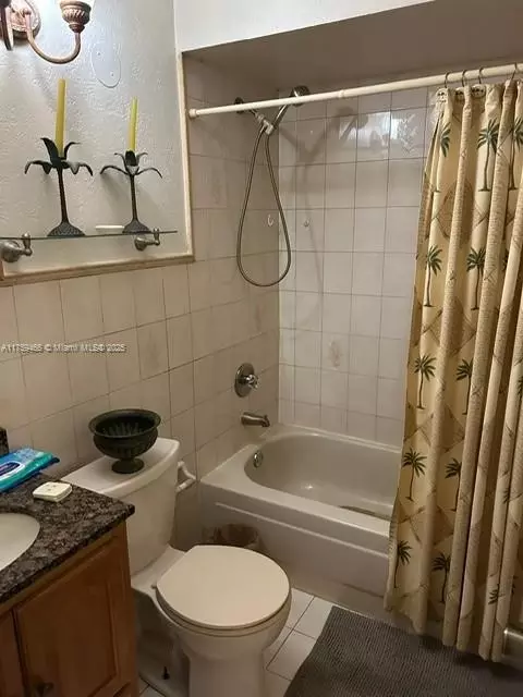 Bath - 681 E 44th St, Hialeah, FL 33013 photo 5 of 5