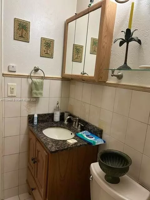 Bath - 681 E 44th St, Hialeah, FL 33013 photo 4 of 5