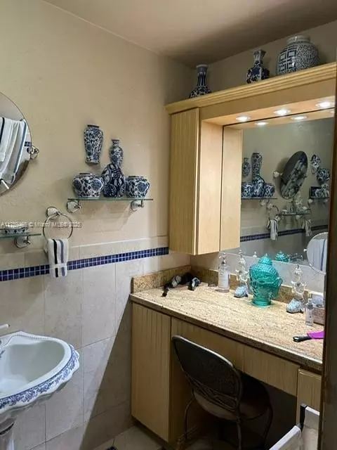 Bath - 681 E 44th St, Hialeah, FL 33013 photo 3 of 5