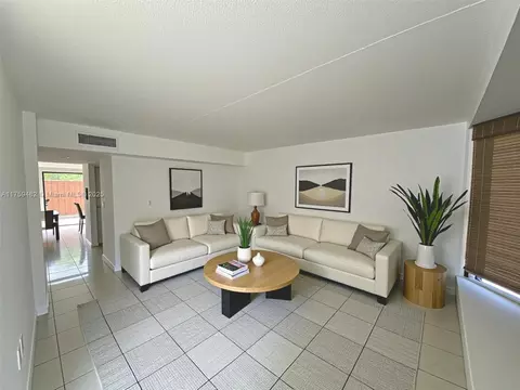 10023 SW 77th Ct, Miami, FL 33156