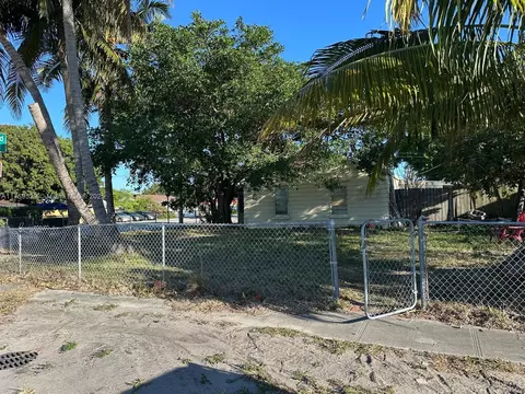 141 SE 8th Ave, Hialeah, FL 33010 photo 2