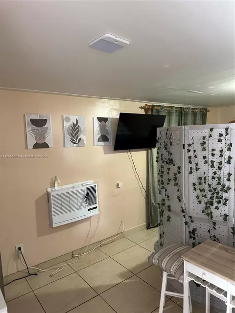 6465 W 8th Ct, Hialeah, FL 33012 photo 5
