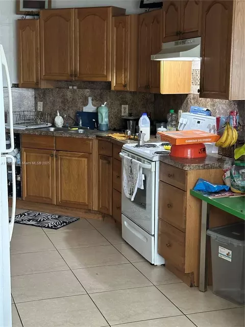 6465 W 8th Ct, Hialeah, FL 33012 photo 4