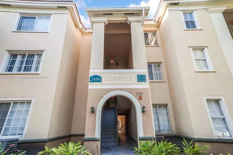 2494 Centergate Dr #108, Miramar, FL 33025