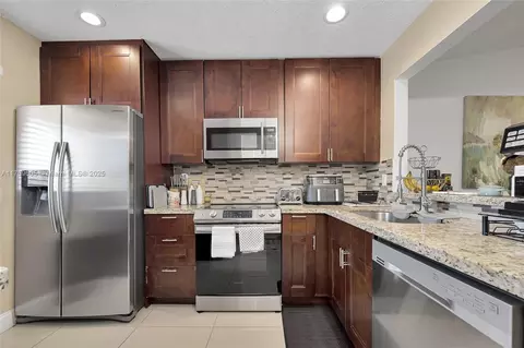 9539 Boca Cove Cir #111, Boca Raton, FL 33428