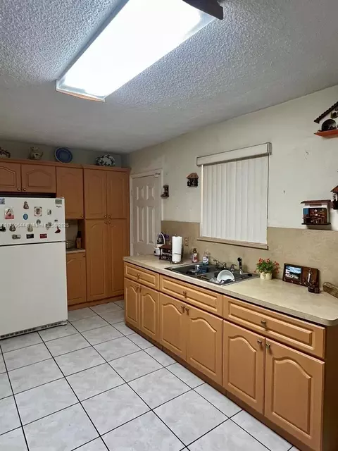Kitchen - 3395 W 14th Ave, Hialeah, FL 33012 photo 2 of 2