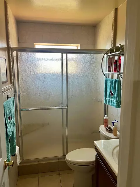 Bath - 3395 W 14th Ave, Hialeah, FL 33012 photo 1 of 3