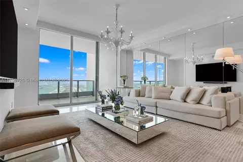 900 Biscayne Blvd #5009, Miami, FL 33132