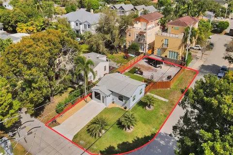 820 SW 8th Ave, Fort Lauderdale, FL 33315