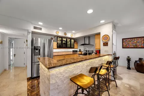 7167 Ballantrae Ct, Miami Lakes, FL 33014