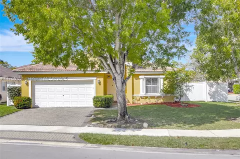 1512 SW 193rd Ave, Pembroke Pines, FL 33029