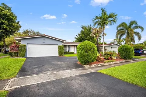 Exterior - 3641 Thomas St, Hollywood, FL 33021 photo 2 of 5