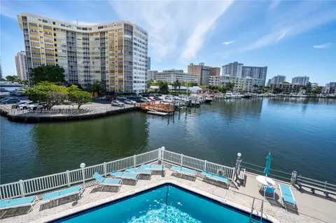 2500 Diana Dr #316, Hallandale Beach, FL 33009