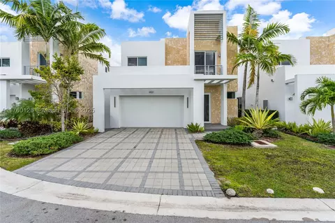 6821 NW 103rd Ave, Doral, FL 33178