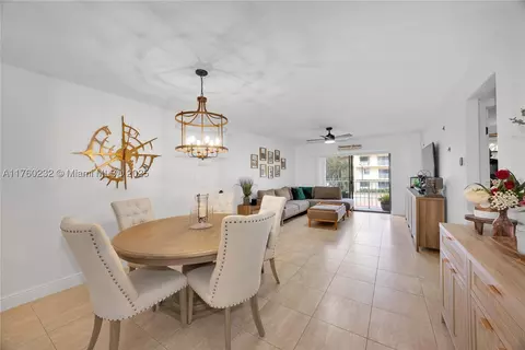 9301 SW 92nd Ave #220C, Miami, FL 33176