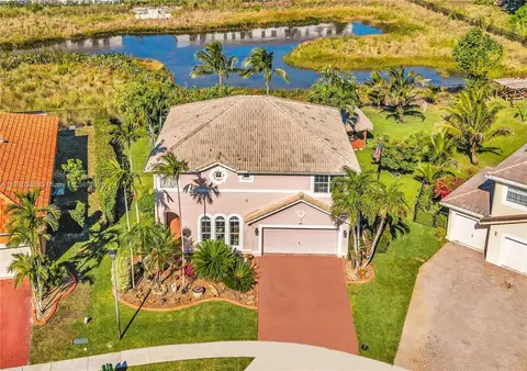 608 SW 168th Ln, Pembroke Pines, FL 33027