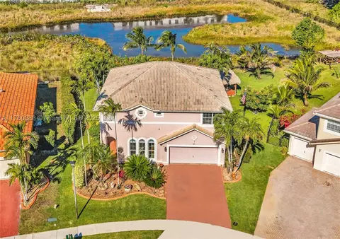 608 SW 168th Ln, Pembroke Pines, FL 33027