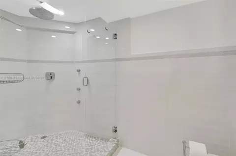Bath - 1925 Brickell Ave #D901, Miami, FL 33129 photo 2 of 3