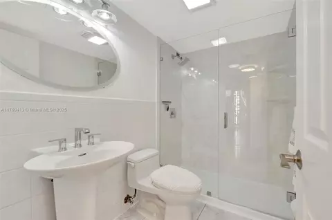 Bath - 1925 Brickell Ave #D901, Miami, FL 33129 photo 3 of 3