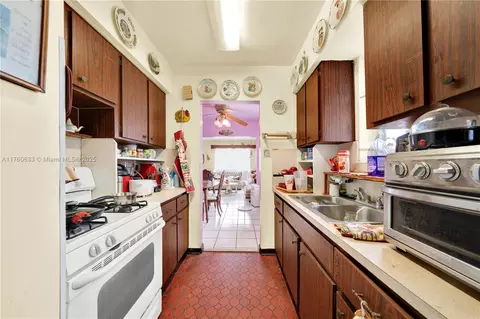Kitchen - 727 E 26th St, Hialeah, FL 33013 photo 2 of 2