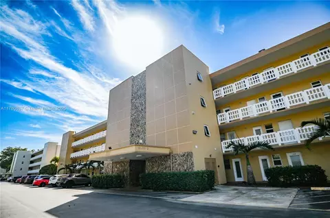 202 SE 10th St #206, Dania Beach, FL 33004