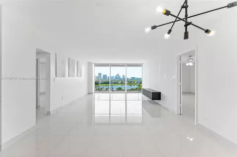 3701 N Country Club Dr #1206, Aventura, FL 33180