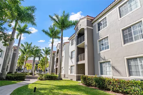 6851 SW 44th St #107, Miami, FL 33155