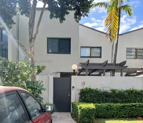 4730 SW 67th Ave #I3, Miami, FL 33155