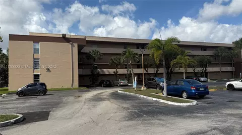502 NW 87th Ave #305, Miami, FL 33172
