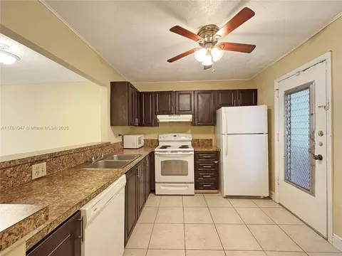 410 NW 68th Ave #207, Plantation, FL 33317