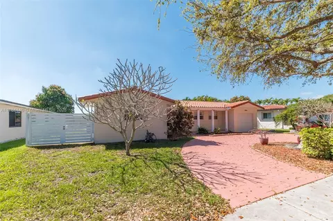 6930 Seagrape Ter, Miami Lakes, FL 33014 photo 2