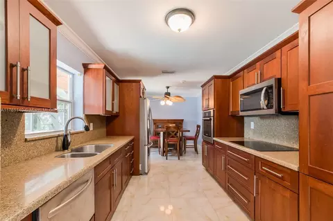 6930 Seagrape Ter, Miami Lakes, FL 33014 photo 19