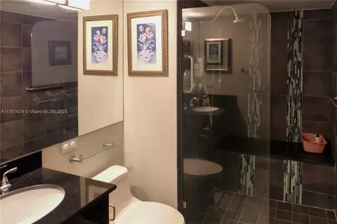 9423 S Hollybrook Lake Dr #108, Pembroke Pines, FL 33025
