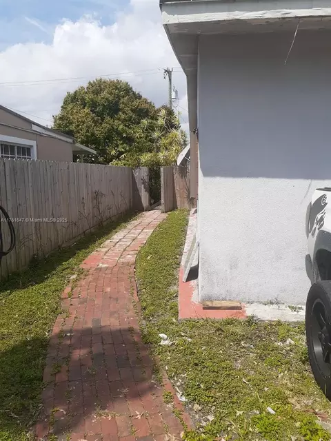 625 E 28th St, Hialeah, FL 33013 photo 6