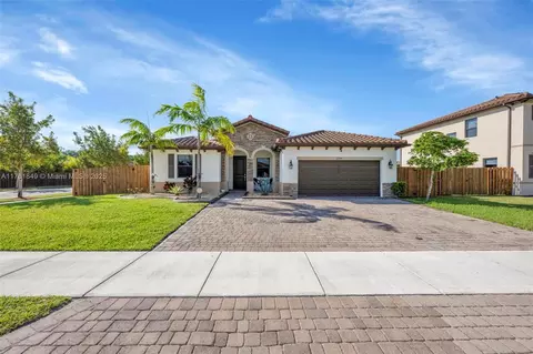 2594 SE 2nd St, Homestead, FL 33033