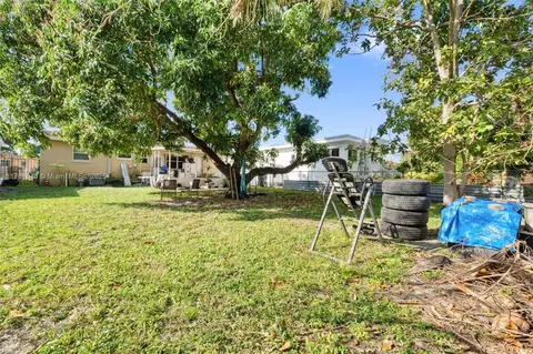 Exterior - 165 E 18th St, Hialeah, FL 33010 photo 5 of 6