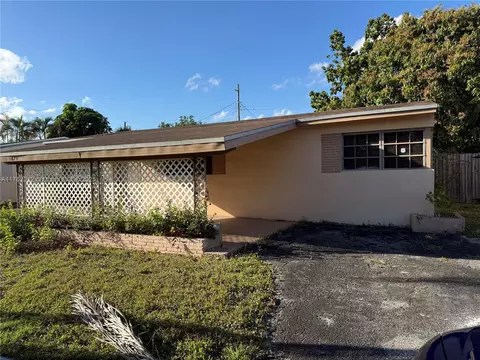 6751 Meade St, Hollywood, FL 33024