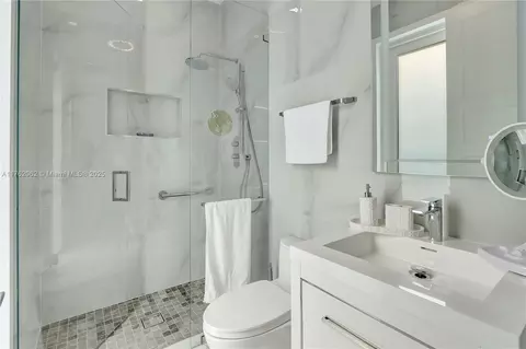 Bath - 6543 SW 162 Path, Miami, FL 33193 photo 5 of 7