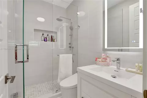 Bath - 6543 SW 162 Path, Miami, FL 33193 photo 6 of 7